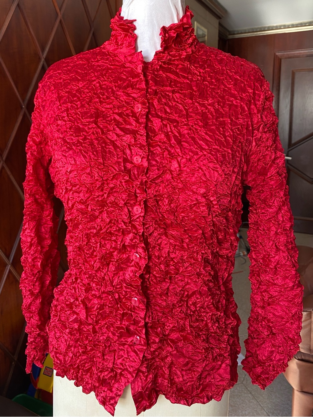 Simon Chang Designer Crinkle button blouse - like new